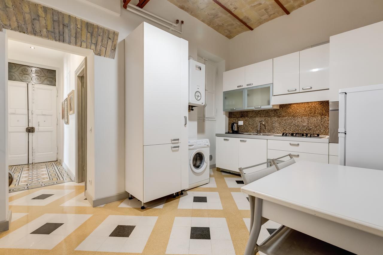 Monti Colosseum Apartment Рим Экстерьер фото